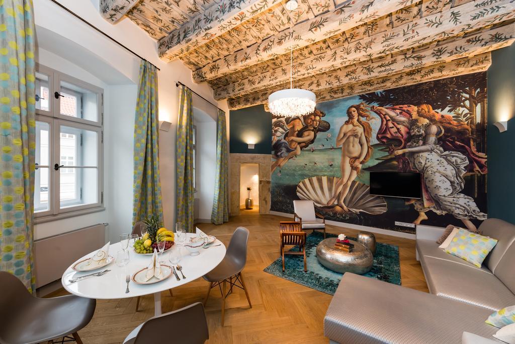 Old Royal Post Boutique Hotel & Premium Suites Прага Стая снимка