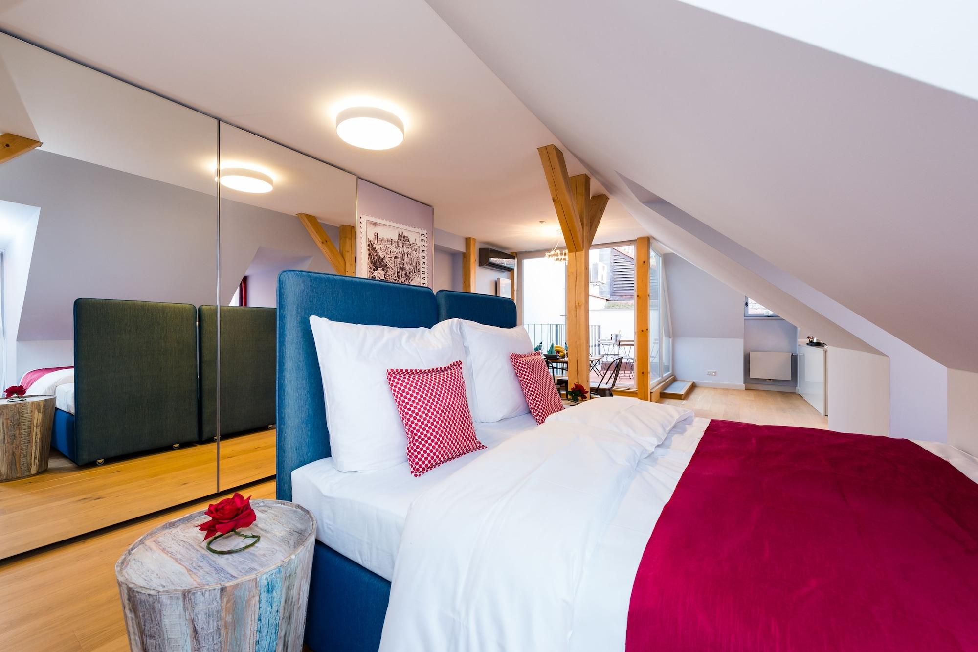 Old Royal Post Boutique Hotel & Premium Suites Прага Екстериор снимка