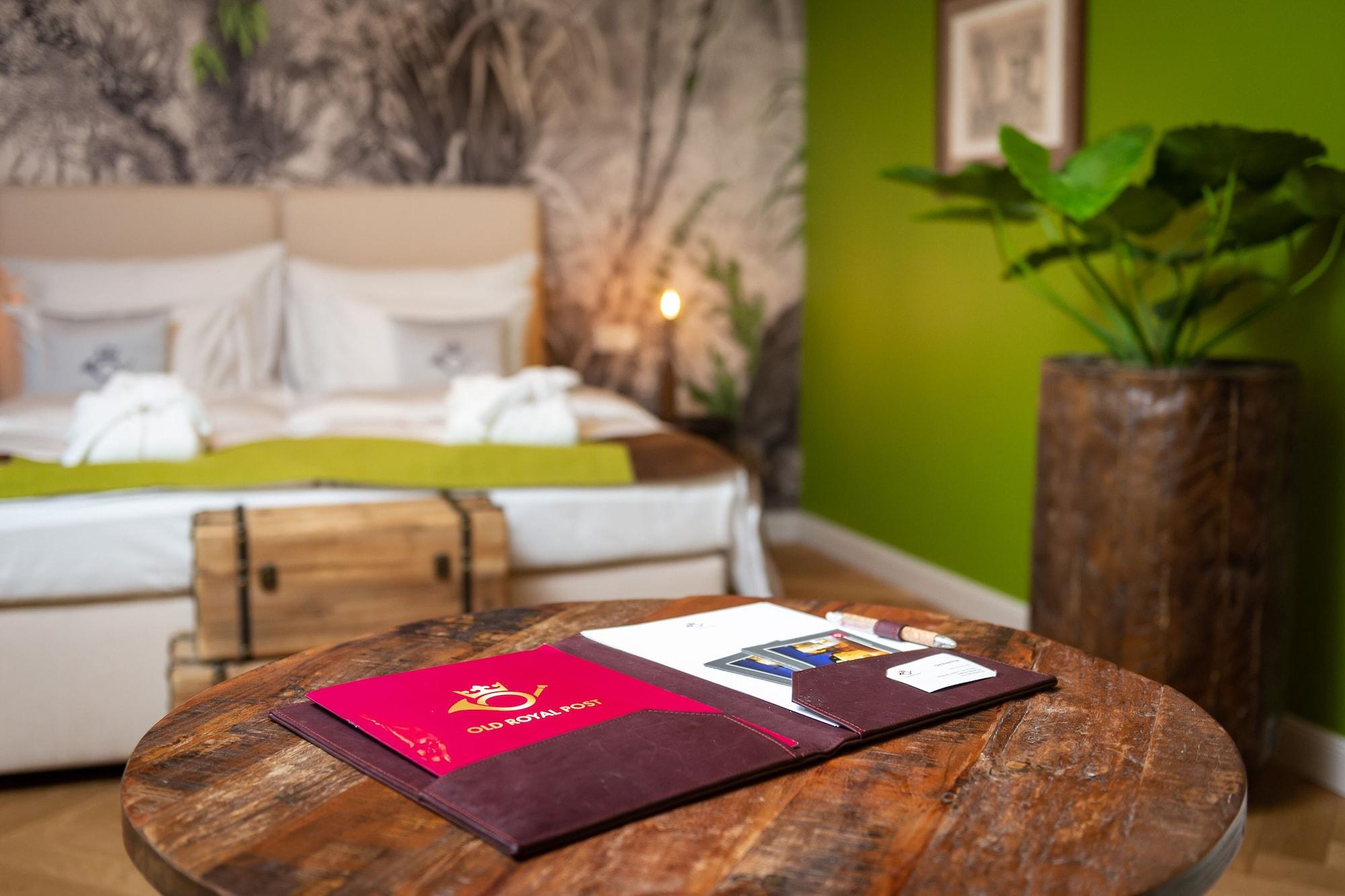 Old Royal Post Boutique Hotel & Premium Suites Прага Екстериор снимка
