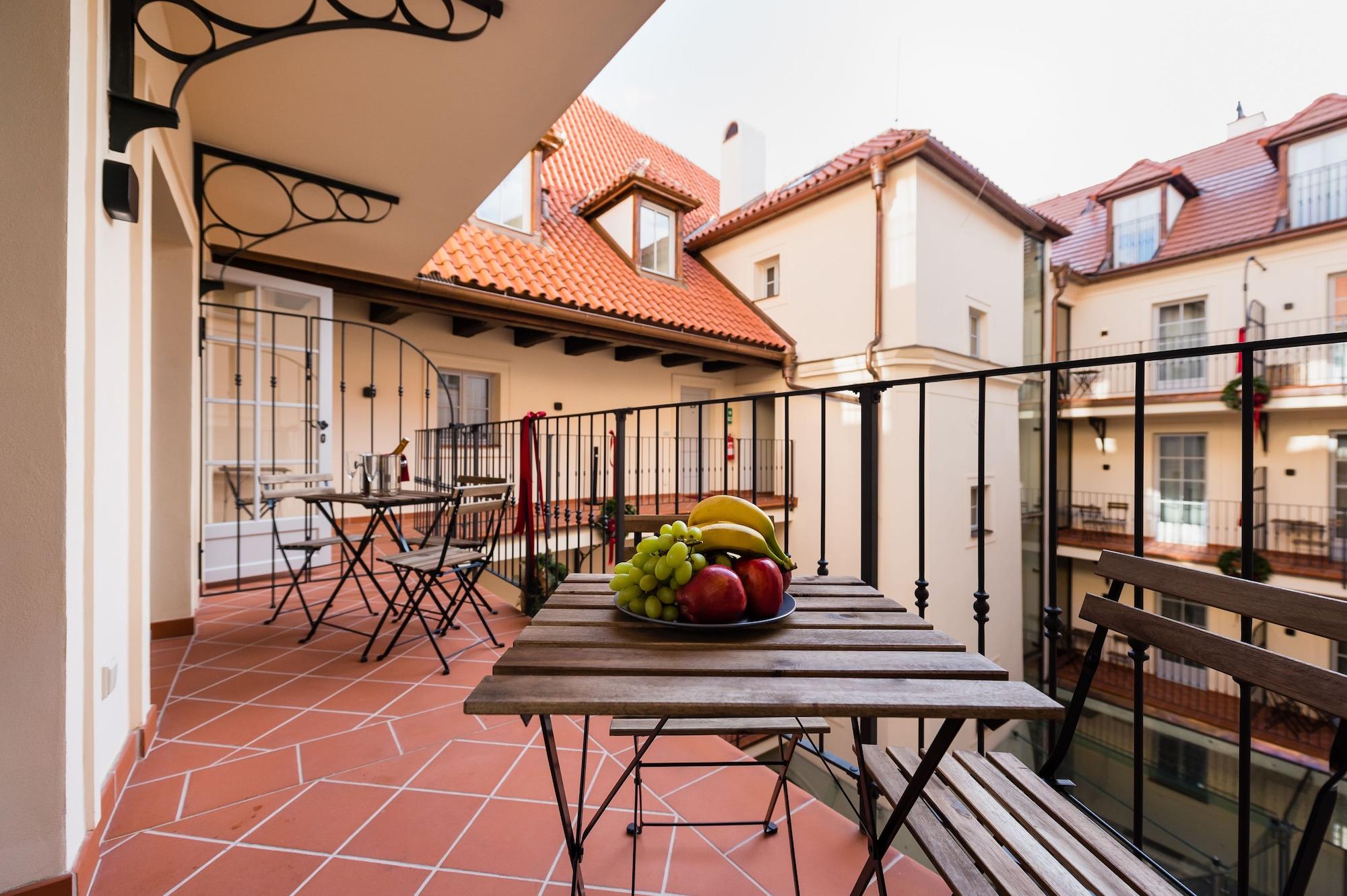 Old Royal Post Boutique Hotel & Premium Suites Прага Екстериор снимка