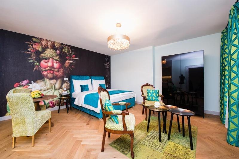 Old Royal Post Boutique Hotel & Premium Suites Прага Екстериор снимка