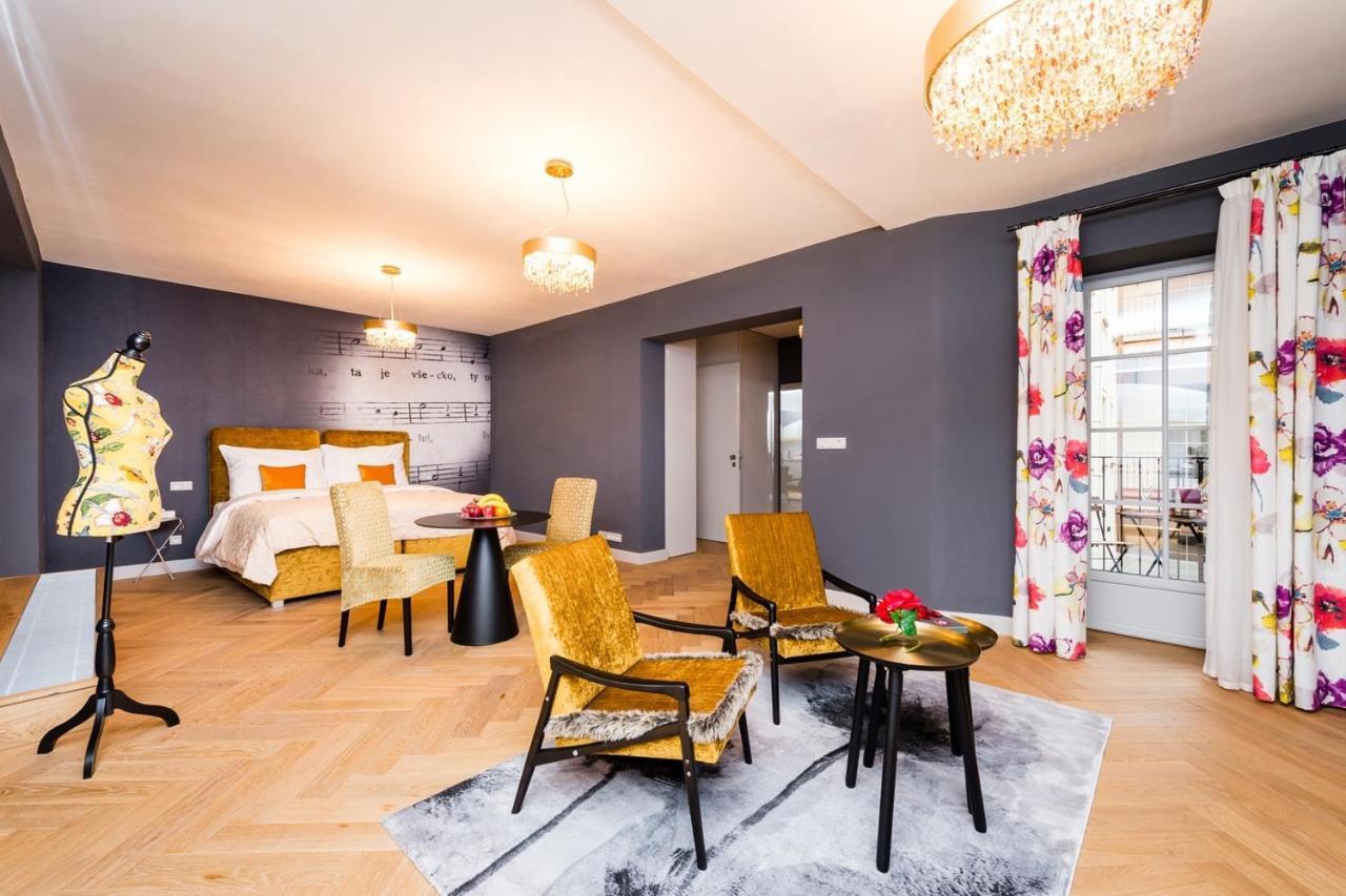 Old Royal Post Boutique Hotel & Premium Suites Прага Екстериор снимка