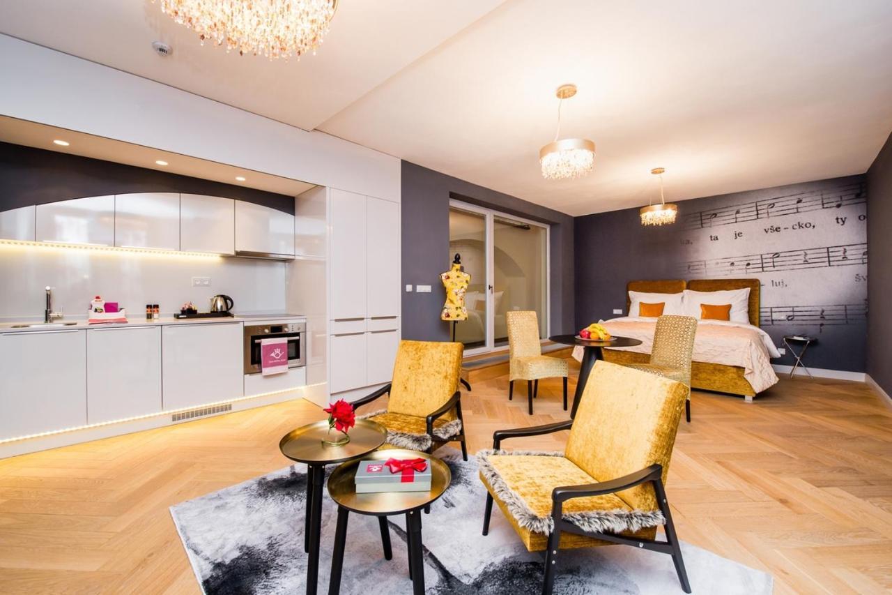 Old Royal Post Boutique Hotel & Premium Suites Прага Екстериор снимка