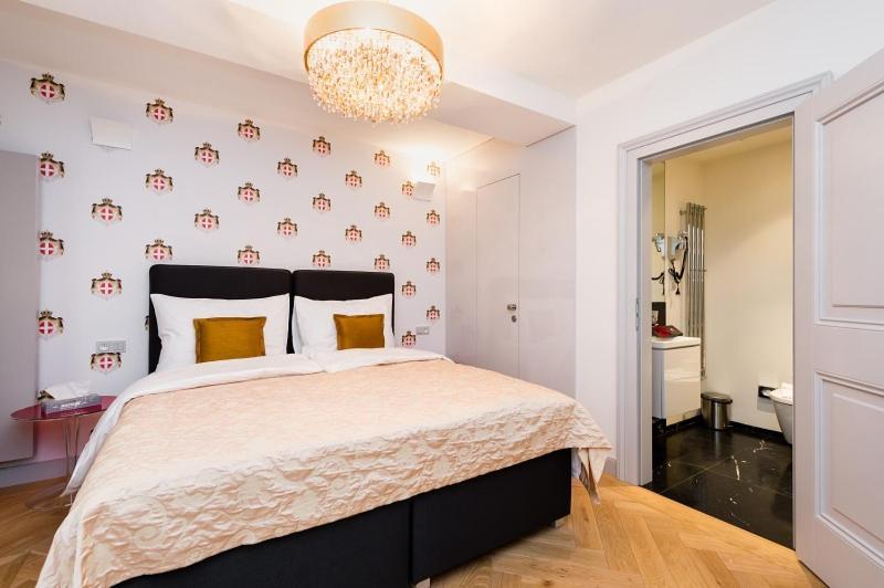 Old Royal Post Boutique Hotel & Premium Suites Прага Екстериор снимка