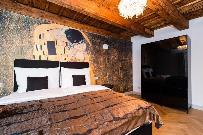 Old Royal Post Boutique Hotel & Premium Suites Прага Екстериор снимка