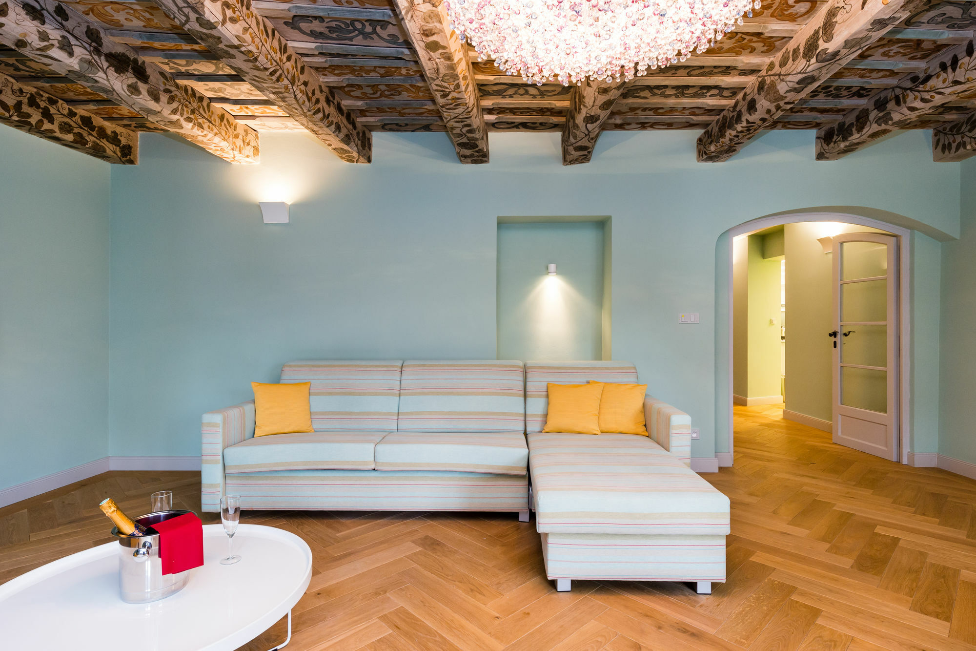 Old Royal Post Boutique Hotel & Premium Suites Прага Екстериор снимка